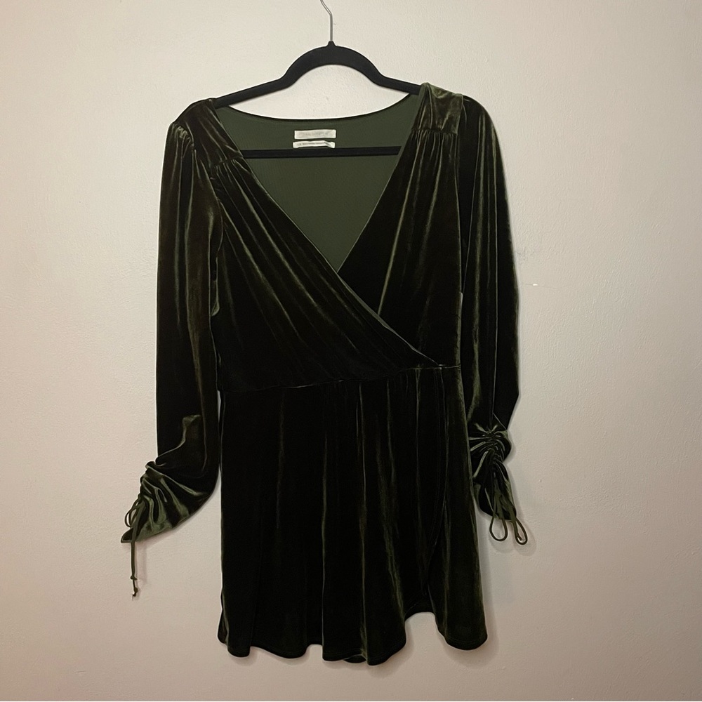 Urban Outfitters Velvet Green Long Sleeve Faux Wrap Romper Women’s Size L